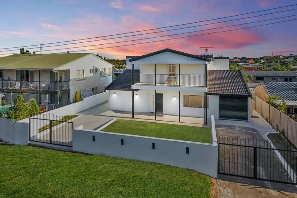 9 Room Family & Pet Friendly Home Caloundra