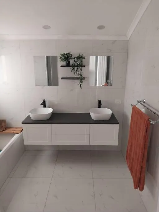9 Room Family & Pet Friendly Home Caloundra Avustralya